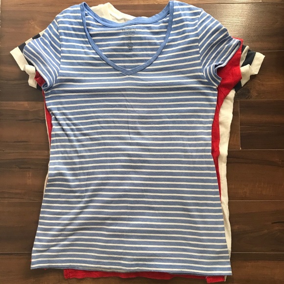 GUC bundle of Gap women’s short sleeved tees - Picture 2 of 13
